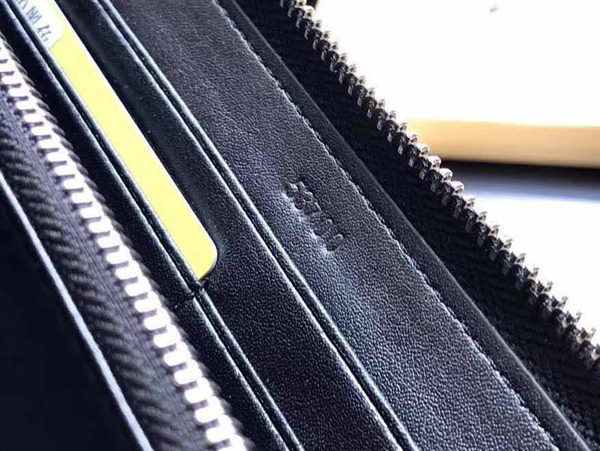 バーバリー財布着用イメージ